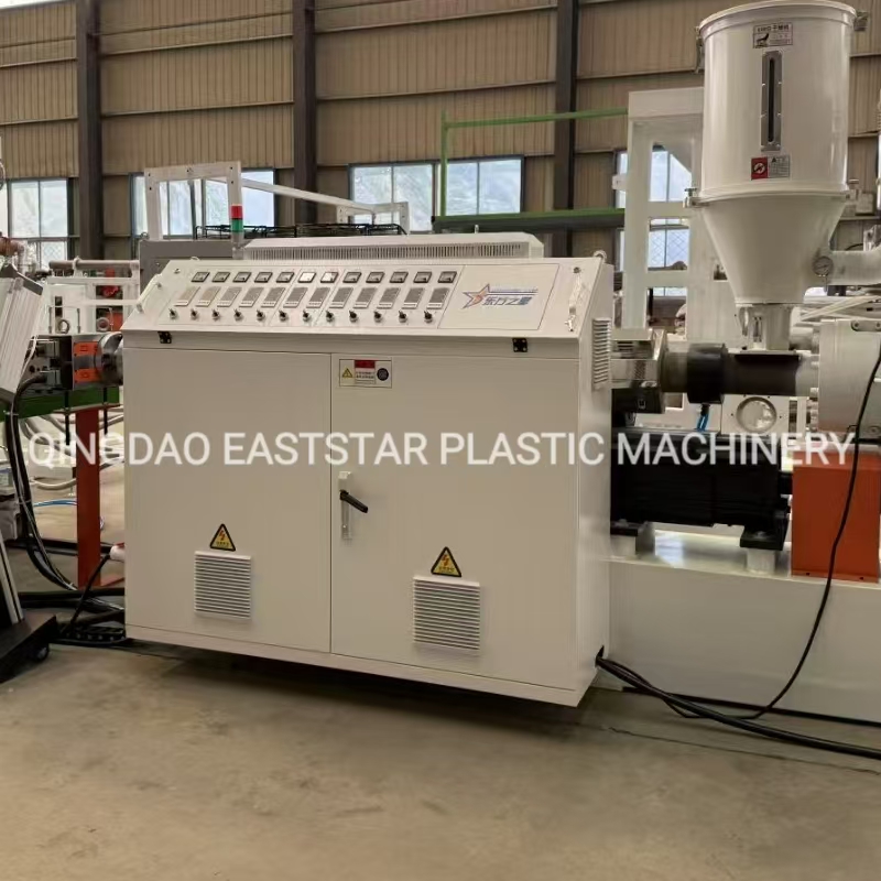 O equipamento de tubulação de água de dois tubos e saída única de PVC foi comissionado com sucesso e colocado em produção na fábrica de um cliente.