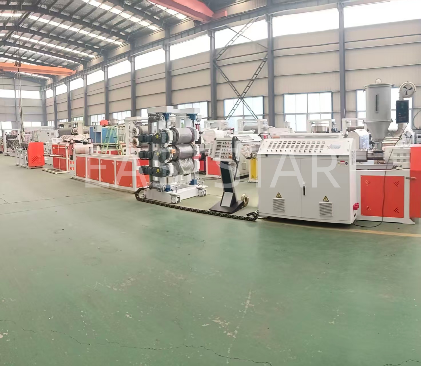 EASTSTR avança na produção de folhas POK com linha inovadora de extrusão de alto desempenho