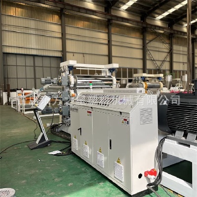 Fabricação de chapas flexíveis: A linha de produção profissional de chapas flexíveis SPVC capacita o desenvolvimento moderno de pecuária e materiais de construção