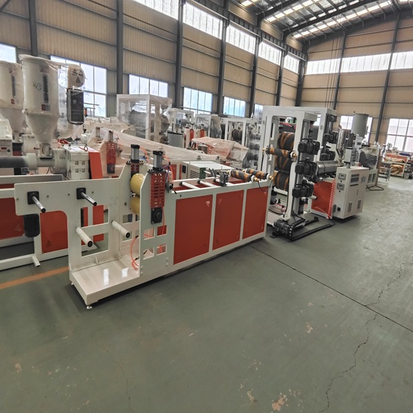 O mercado global de equipamentos de impermeabilização TPE está acelerando – sua linha de produção está acompanhando?